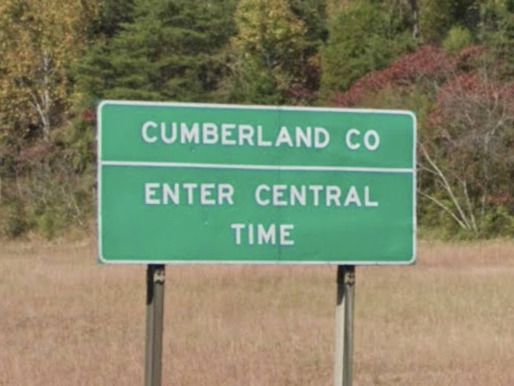 Entering Central Time Zone on I-40, Tennessee. Image from Google Street View; October 2021.