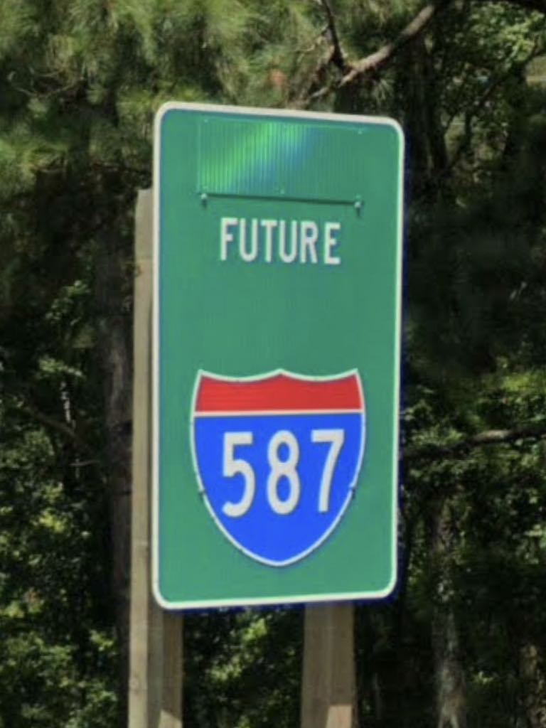 Future Interstate 587 sign near Greenville, North Carolina. Google Street View; June 2021.