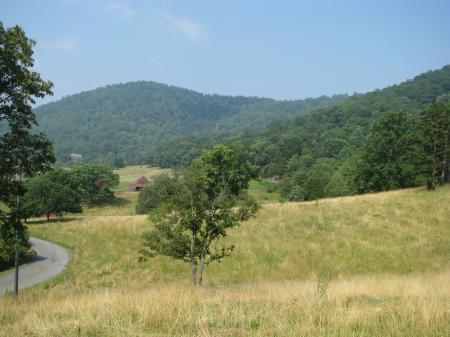 Appalachian Road. Photo by howderfamily.com; (CC BY-NC-SA 2.0)