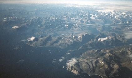 Greenland from 35,000 Feet. Photo by howderfamily.com; (CC BY-NC-SA 2.0)