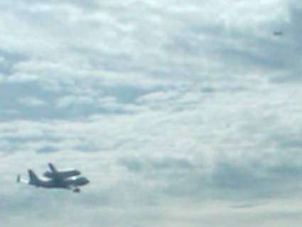 Space Shuttle Riding 747. Photo by howderfamily.com; (CC BY-NC-SA 2.0)