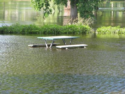 2008 flood in Watertown, Wisconsin. Photo by howderfamily.com; (CC BY-NC-SA 2.0)