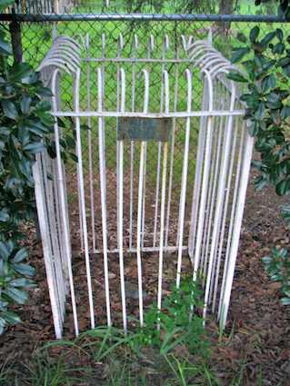 Washington Boundary Stone in Virginia. Photo by howderfamily.com; (CC BY-NC-SA 2.0)