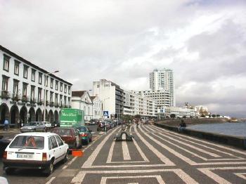 Avenida Infante Dom Henrique. My own photo.